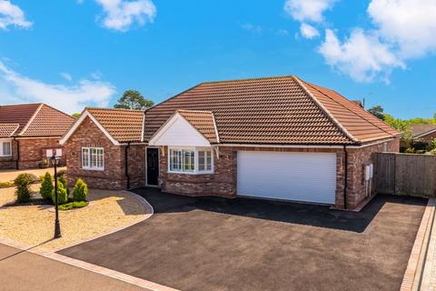 4 bedroom detached bungalow for sale - 4 Tower Place, Woodhall Spa