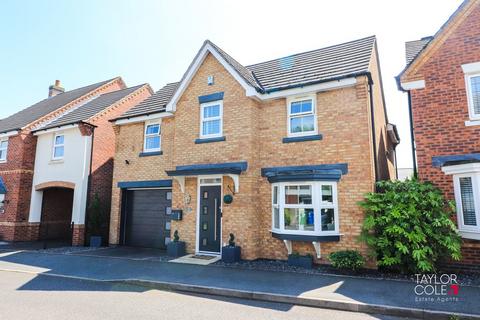 4 bedroom detached house for sale, Field Close, Kettlebrook