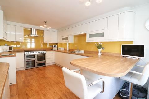 4 bedroom detached house for sale, Field Close, Kettlebrook