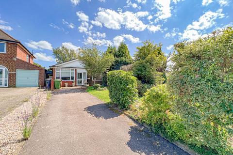 2 bedroom detached bungalow for sale - Wood Lane, Streetly, Sutton Coldfield, B74 3LR