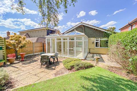 2 bedroom detached bungalow for sale - Wood Lane, Streetly, Sutton Coldfield, B74 3LR