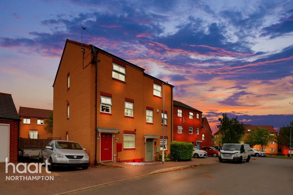 Walkers Way, Roade 4 bed semidetached house for sale £300,000
