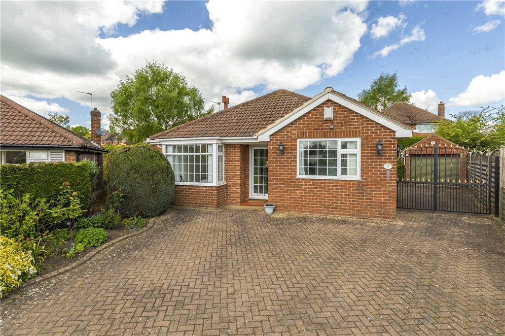 Meadow End, Bramhope, Leeds, West Yorkshire 2 bed bungalow for sale £