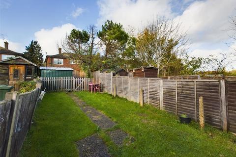 26 Dunmore, Guildford, GU2 8LA
