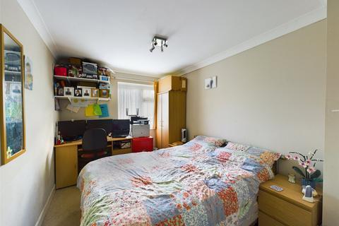 26 Dunmore, Guildford, GU2 8LA