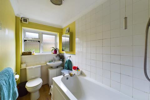 26 Dunmore, Guildford, GU2 8LA