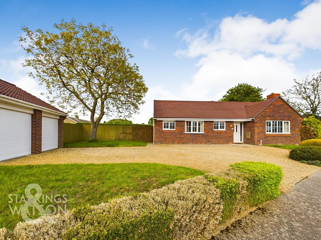Walnut Close, Hopton, Diss 3 bed detached bungalow for sale £500,000