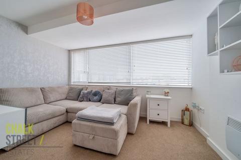 2 bedroom apartment for sale - Queens Moat House, St. Edwards Way, Romford, RM1