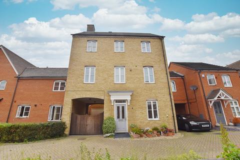 4 bedroom detached house to rent - Arrowsmith Walk, Colchester
