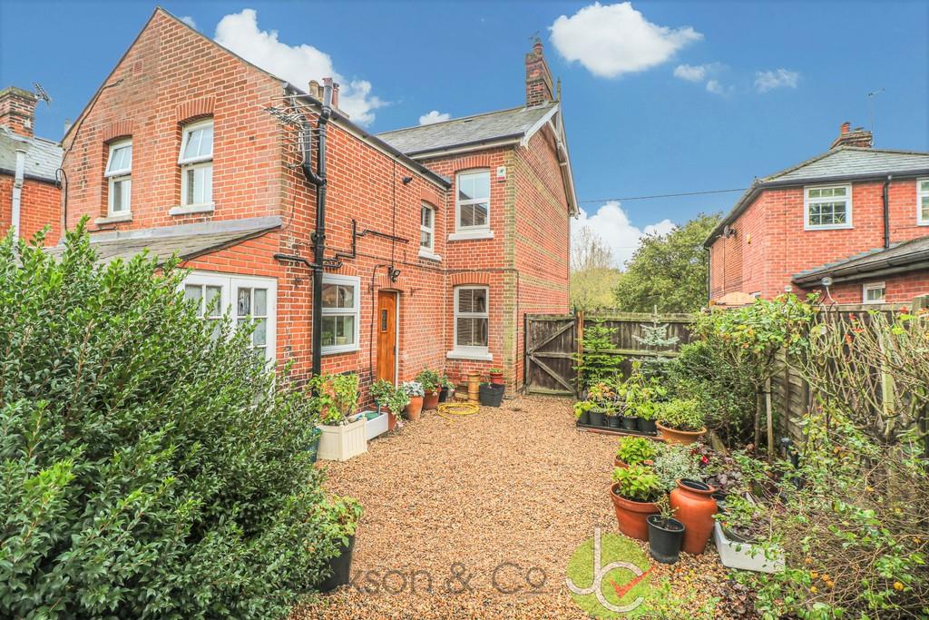 Myrtle Cottage, Colchester Road, West Bergholt, CO6 2 bed end of
