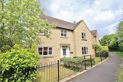 10 Laburnum Close, Carterton, OX18 1JT