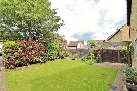 10 Laburnum Close, Carterton, OX18 1JT