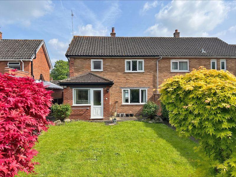 Moises Hall Road, WOMBOURNE 3 bed semidetached house for sale £265,000