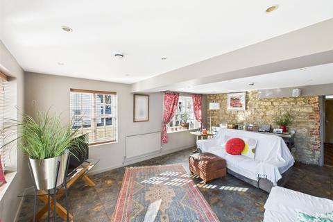 4 bedroom end of terrace house for sale, High Street, Shrivenham, Swindon, Oxfordshire, SN6