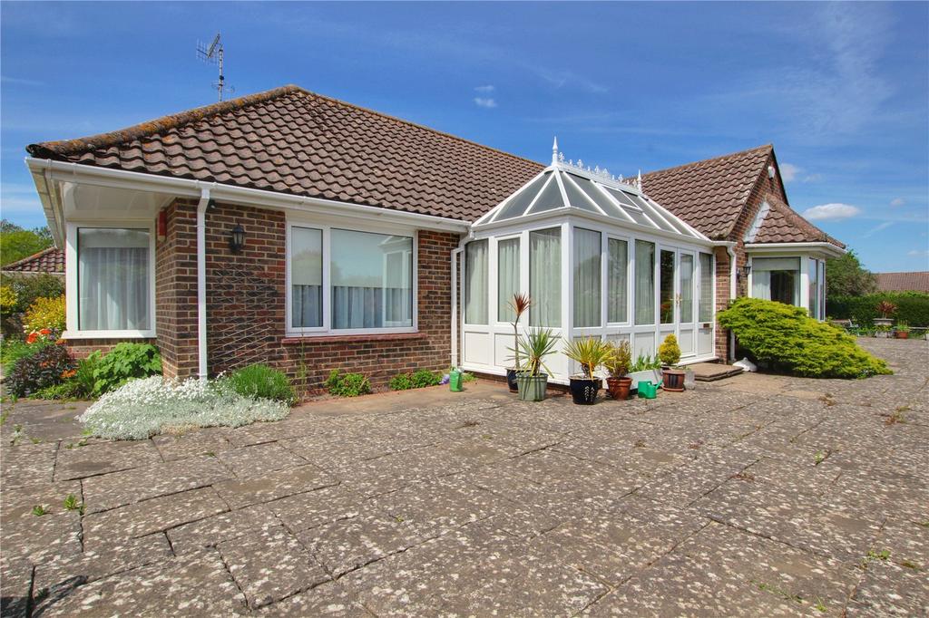 Midhurst Drive, Ferring, Worthing, West Sussex, BN12 2 bed bungalow for