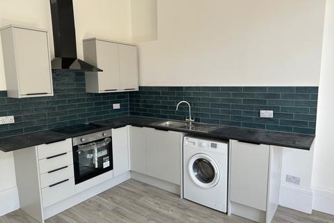 2 bedroom flat to rent, Flat 2 Russell Terrace, Leamington Spa