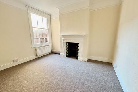 3 bedroom terraced house to rent, Highfield Road, Felixstowe