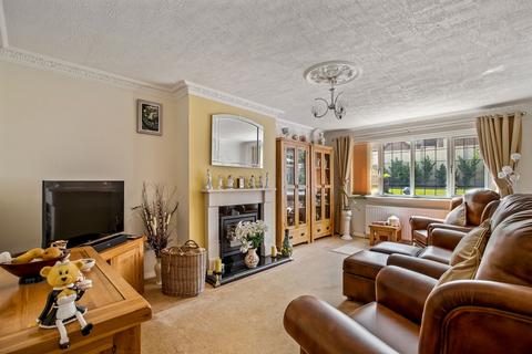 4 bedroom detached house for sale - Mannering Close, River, Dover, CT17