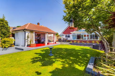 4 bedroom bungalow for sale, Moonrakers Way, Highcliffe, Dorset, BH23