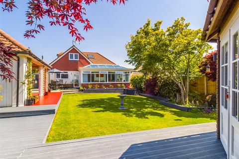 4 bedroom bungalow for sale, Moonrakers Way, Highcliffe, Dorset, BH23