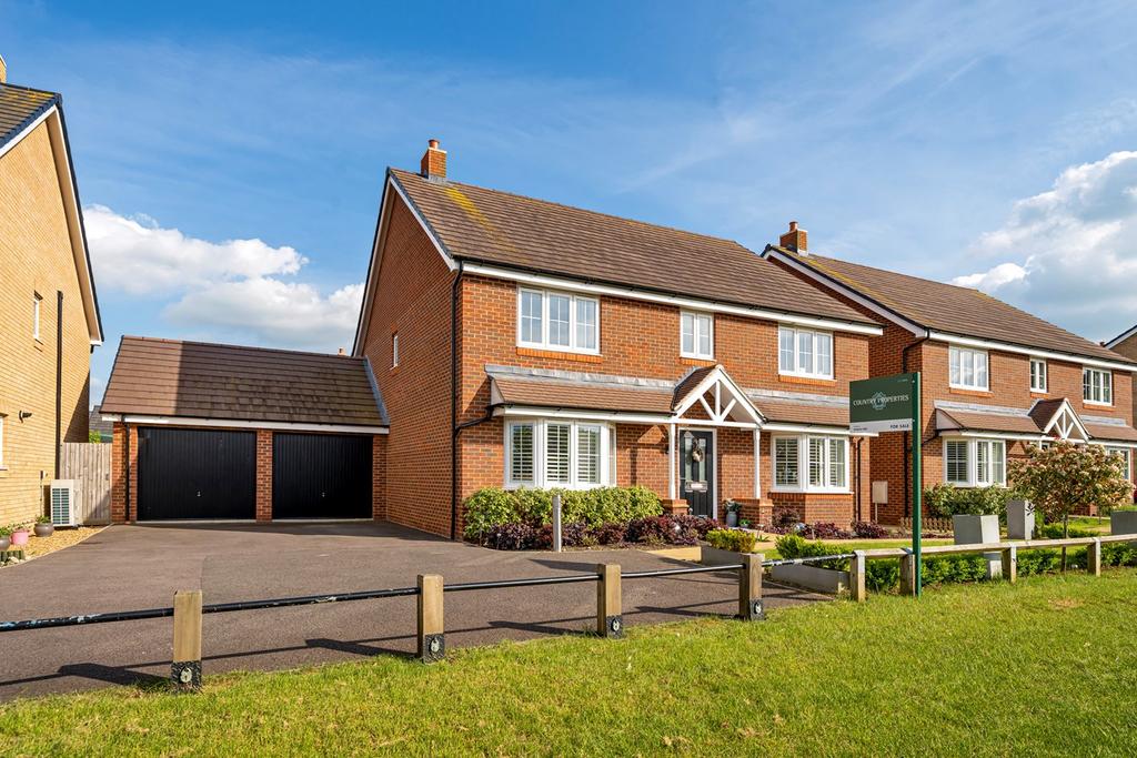 Davy Drive, Shefford, SG17 5 bed detached house for sale £725,000