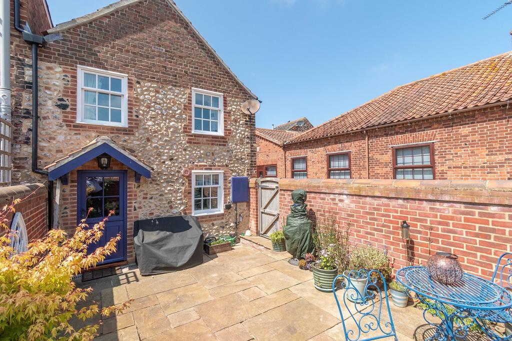 Chapel Yard, WellsnexttheSea, NR23 2 bed character property £499,950