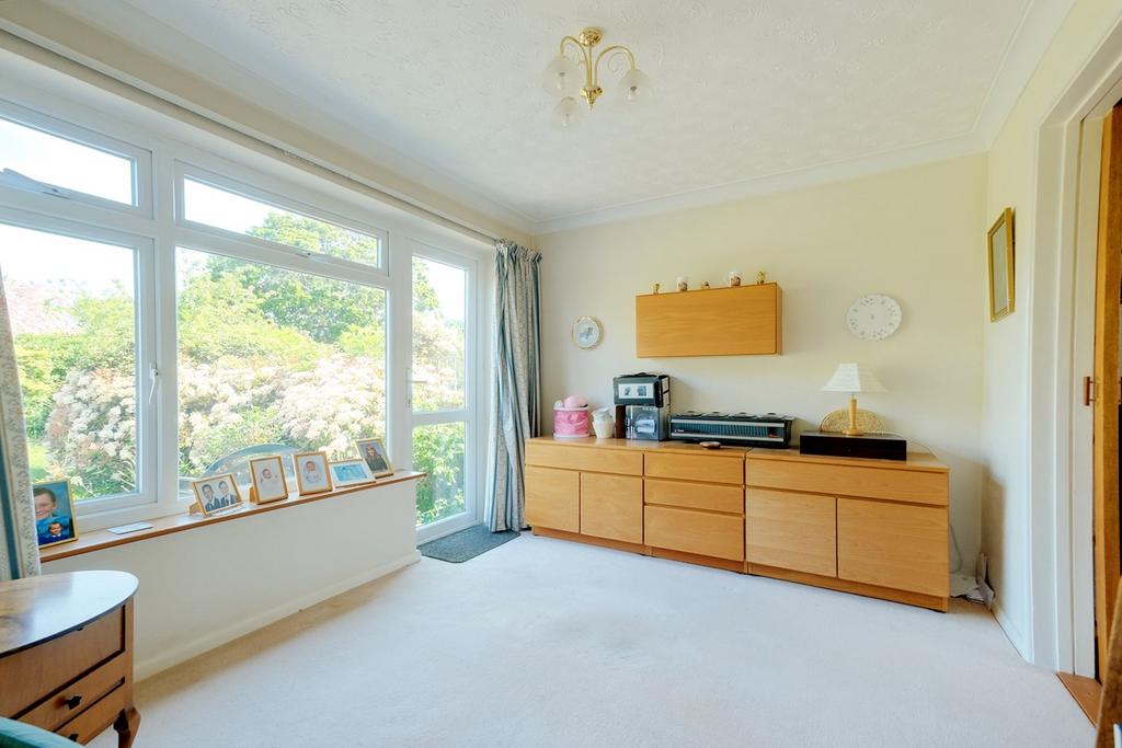 Brook Lane, Chelmsford CM2 4 bed detached house £550,000