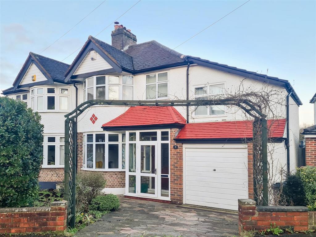 Commonfield Road, Banstead SM7 4 bed house for sale £800,000