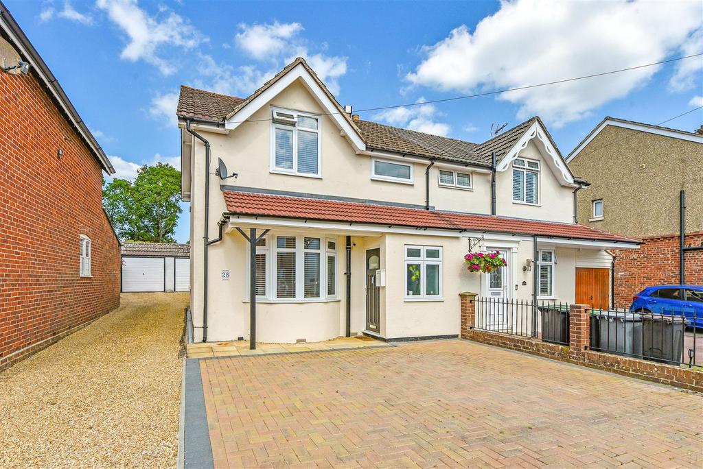 Silvester Road, Waterlooville 3 bed semidetached house for sale £425,000