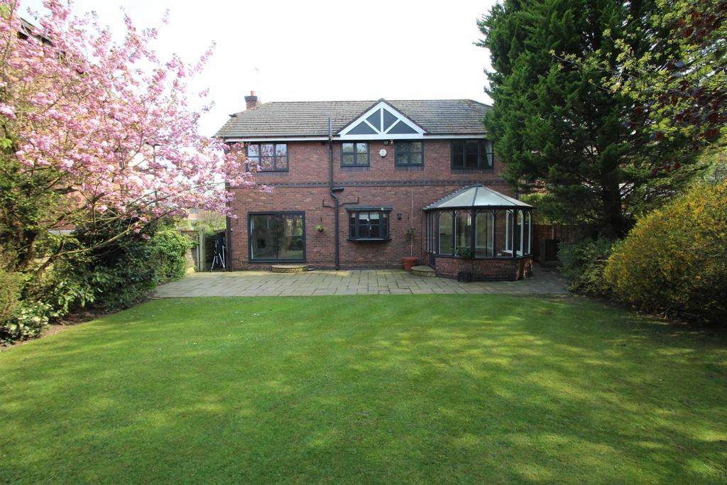 Burnside, Hale Barns 5 bed detached house to rent £3,500 pcm (£808 pw)
