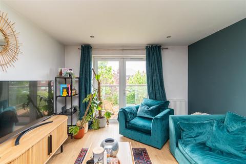 2 bedroom flat for sale - Charlton Court, High Heaton, Newcastle Upon Tyne