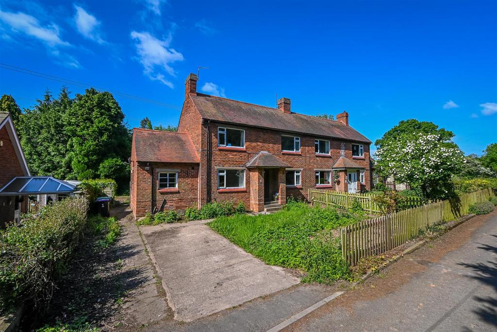 1 Hook Farm Cottage, Hook Farm Drive, Bridgnorth 3 bed semidetached