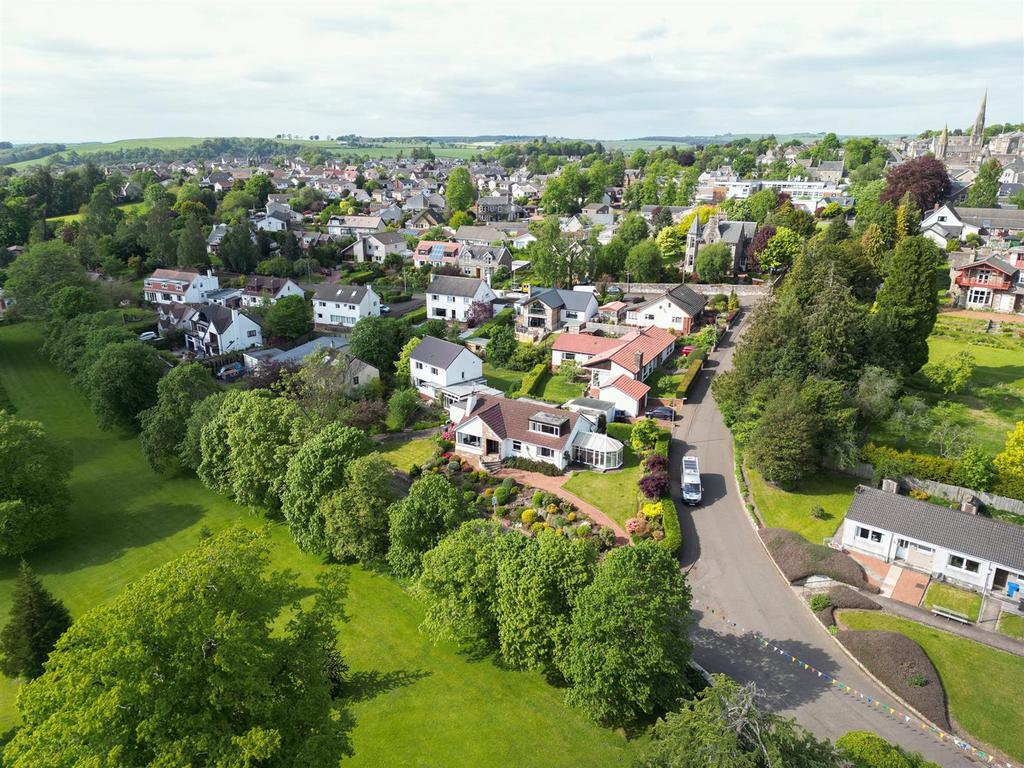 St. Patricks Road, Lanark 4 bed detached house £389,995