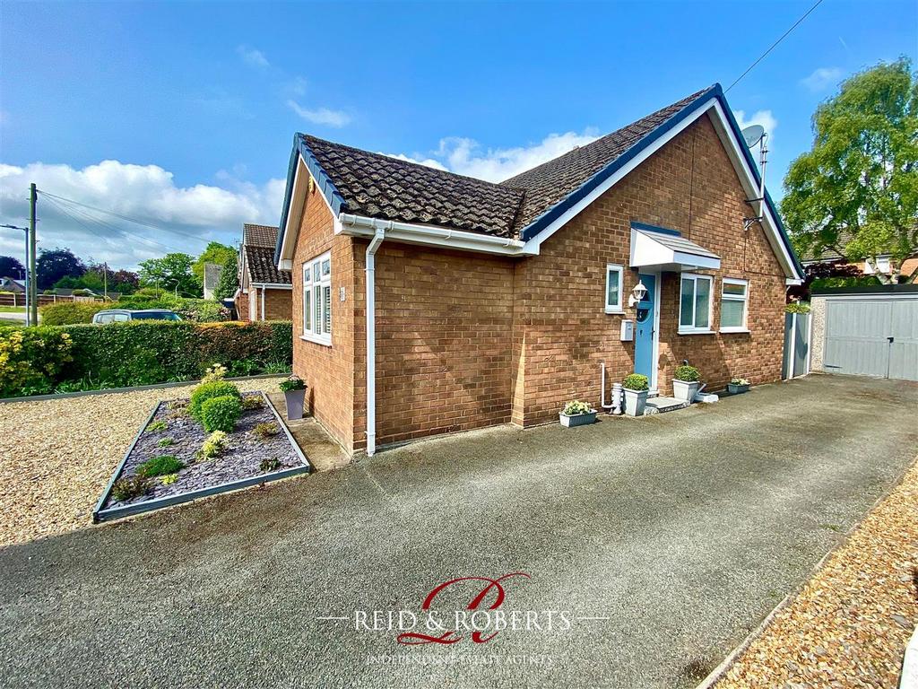 Borras Park Road, Wrexham 2 bed semidetached bungalow for sale £235,000