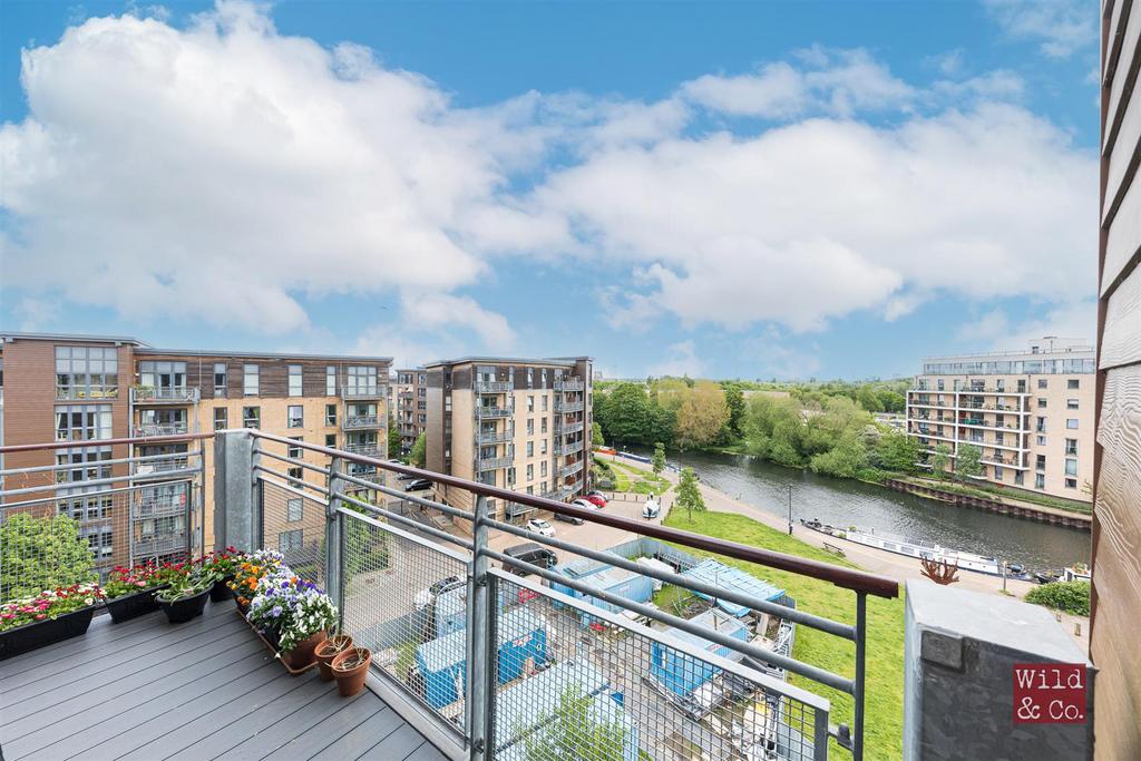 Limehouse Lodge, Harry Zeital Way, 2 bed flat for sale £475,000