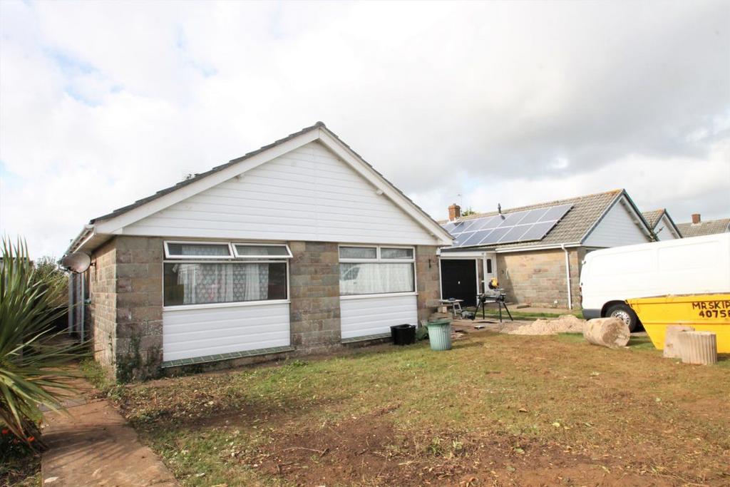 Whitecross Avenue, Shanklin 3 bed bungalow £1,300 pcm (£300 pw)