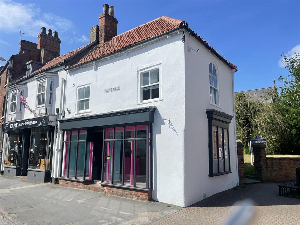 Market Place, Market Weighton Property £625 pcm (£144 pw)