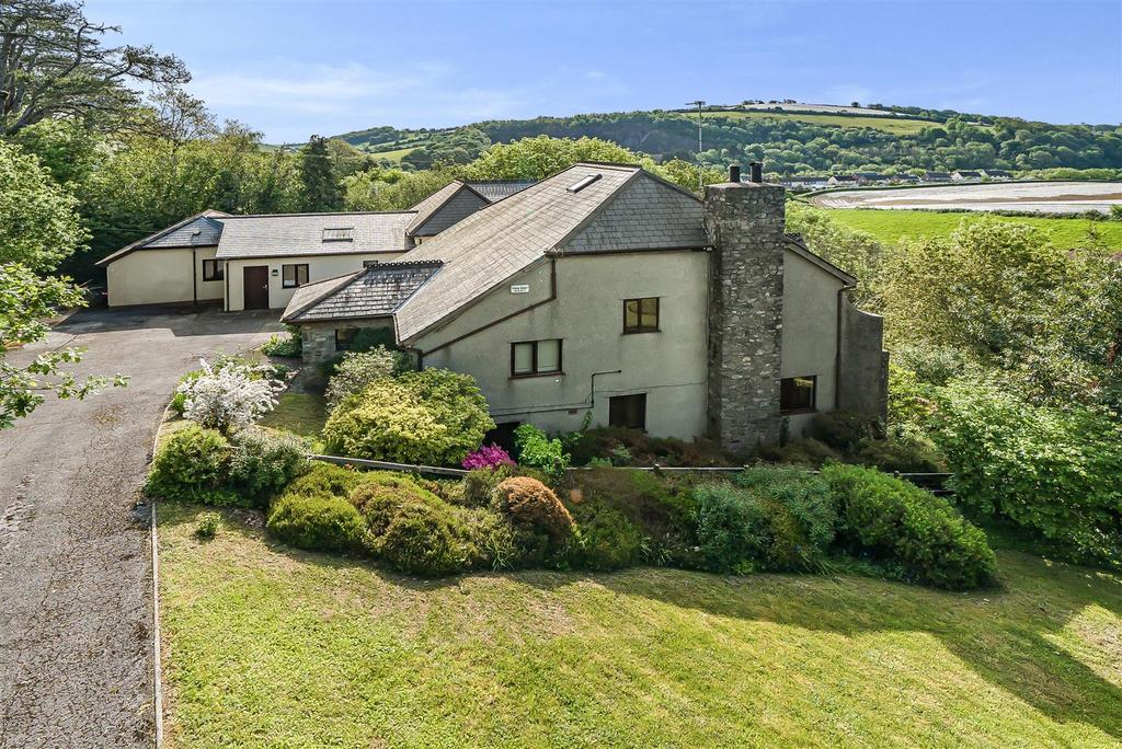 Wallaford Road, Buckfastleigh 6 bed detached house for sale £850,000