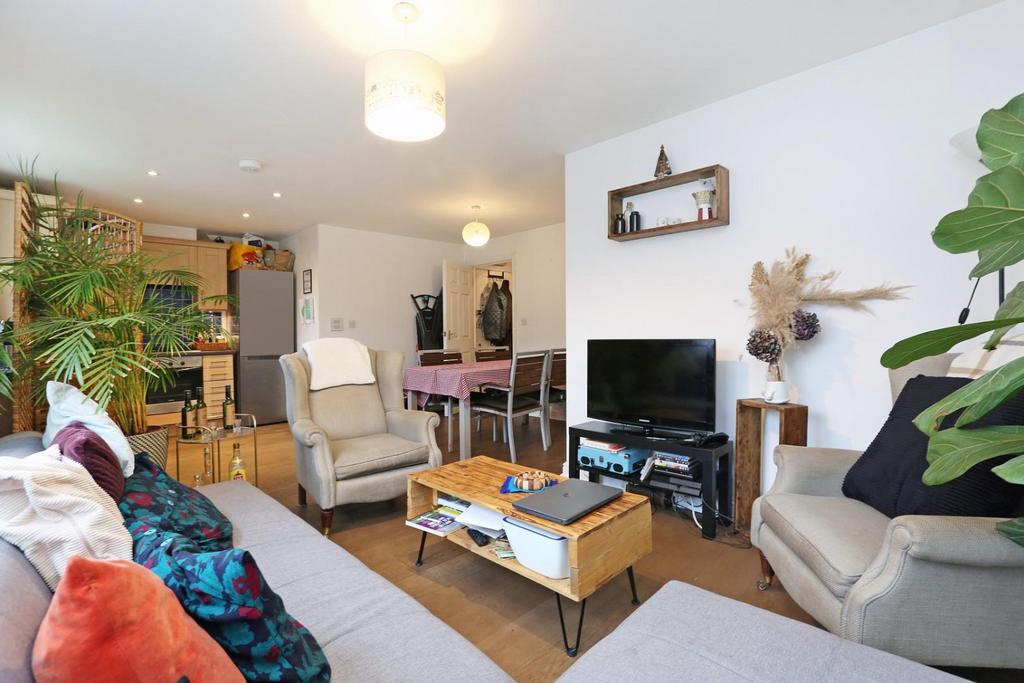 Tower Mill Road, London, SE15 6GL 2 bed flat for sale £375,000