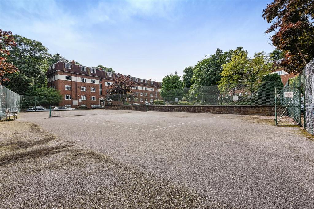 Herga Court - Tennis Courts