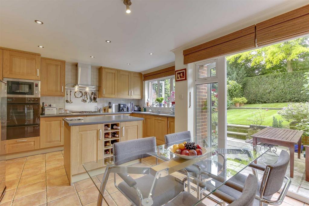 Holders Hill Drive, Hendon 4 bed semidetached house £875,000