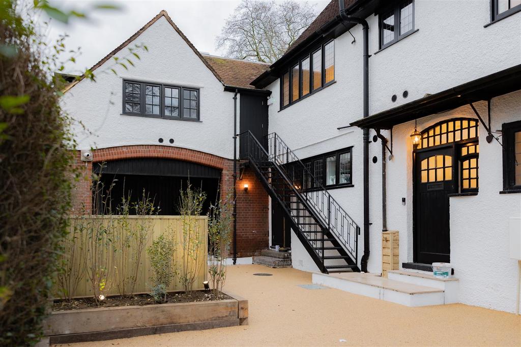 Chalk Hills House, Bell Street, Reigate 2 bed apartment for sale £325,000
