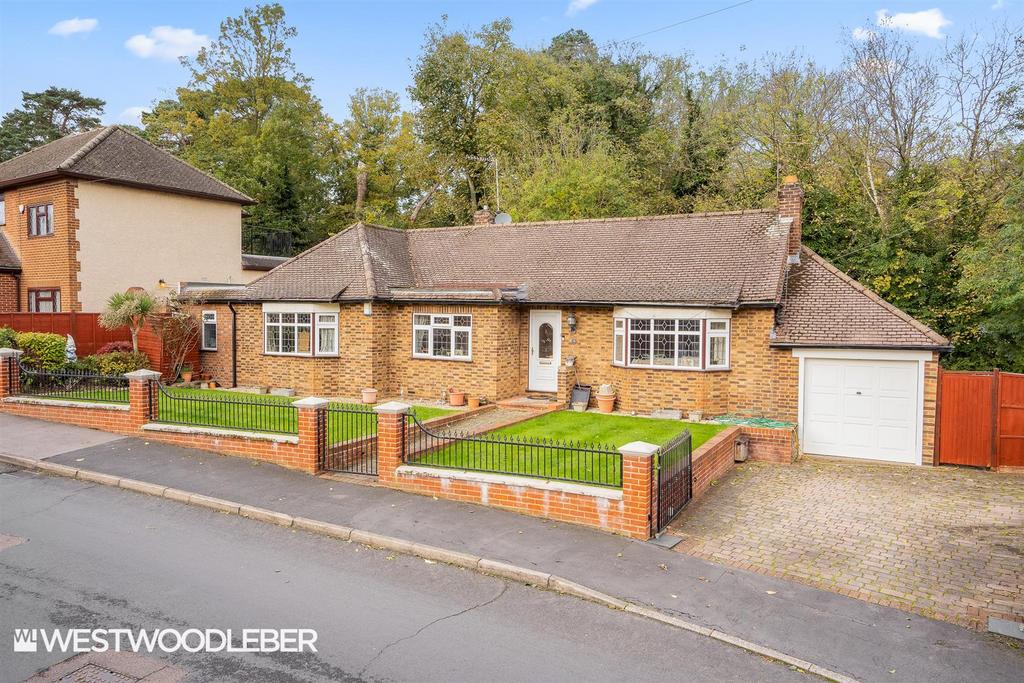 St. Davids Drive, Broxbourne EN10 3 bed detached bungalow for sale £635,000