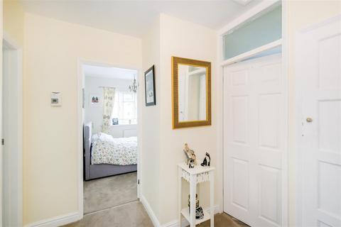 2 bedroom maisonette for sale - Valley Hill, Loughton