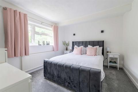 11 Well Way, Epsom, KT18 7LP