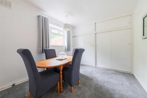 11 Well Way, Epsom, KT18 7LP