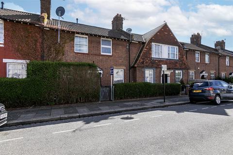 2 bedroom terraced house for sale - Bedwell Road, London