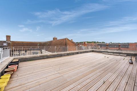 24 The Oaks Square, Epsom, KT19 8AR