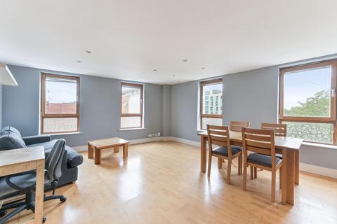 24 The Oaks Square, Epsom, KT19 8AR