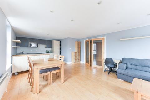 24 The Oaks Square, Epsom, KT19 8AR